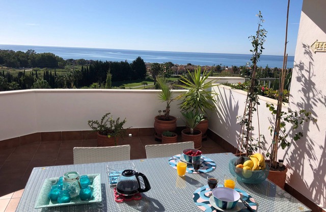 Apartment sea view, golf and mountain, 400 m from the sea