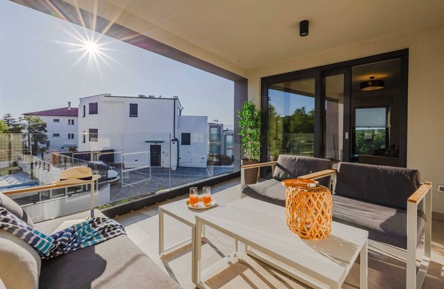 Apartment Sol 2, with balcony