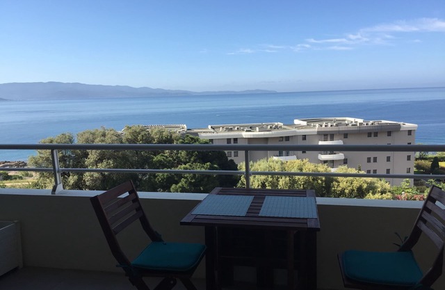 Apartment T3 rated 3 stars sea view with terrace, beach 2 minutes walk