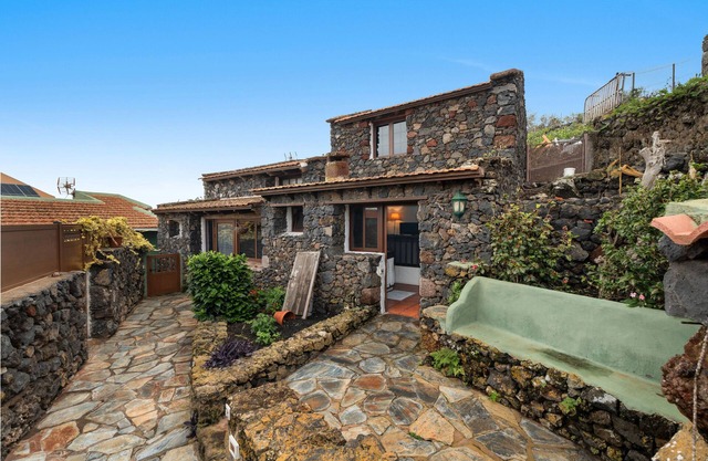 Apartment 'Tesbabo Rural - Camelia' with Sea View, Private Terrace and Wi-Fi