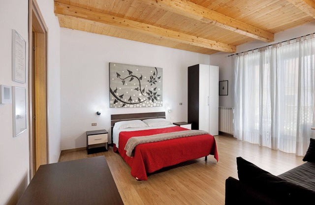 Apartment 'The Main Street Camera Standard' with Mountain View and Wi-Fi