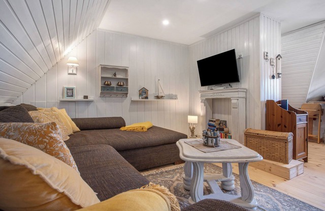 Apartment 'Urlaub Unterm Reetdach' with Private Garden and Wi-Fi