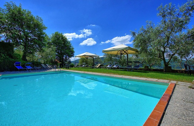 Apartment with pool, WIFI, TV, patio, pets allowed, panoramic view, close to Greve In Chianti