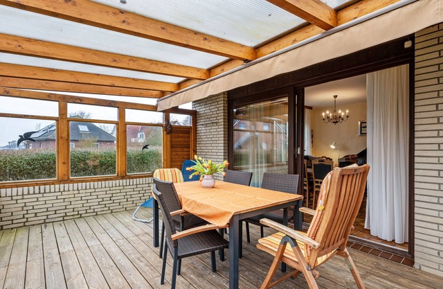 Apartment 'Westerdeich' with Private Terrace, Shared Garden and Wi-Fi