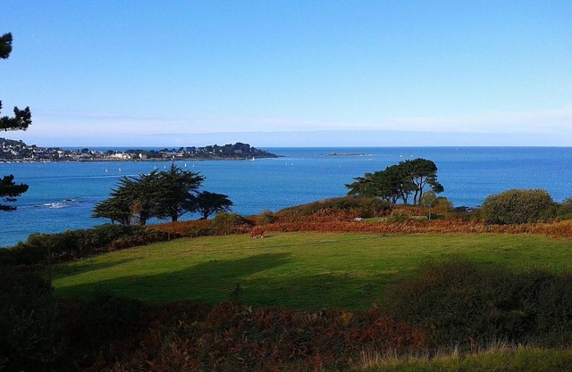 Apartment with stunning sea views and equipped with heated swimming pool