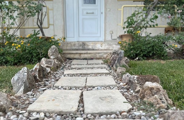 Apartment with Garden in Rafina
