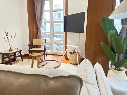 Apartment with a balcony, downtown & free parking