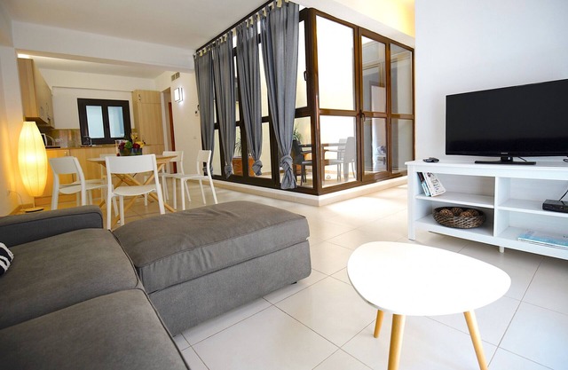 Apartment with interior patio in the old town.
