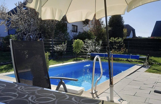 Apartment with pool and garden use sep. Entrance.