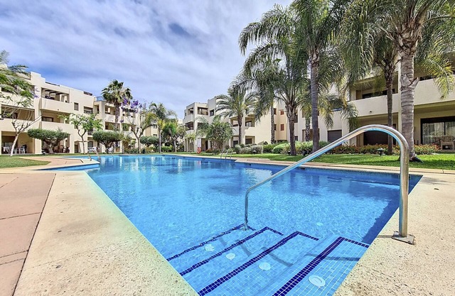 Apartment with pool views, parking and Wi-Fi