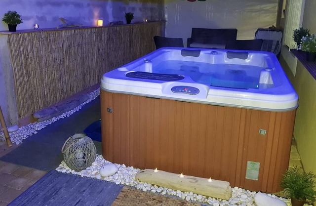 Apartment with private spa & pool near beaches/coves