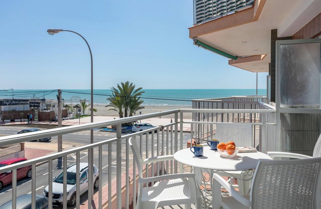 Apartment with Stunning Sea Views, Balcony and Wi-Fi