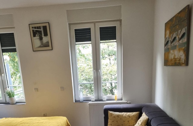 Apartment 'Wohnung, 2 Zimmer In Krefeld' with Wi-Fi