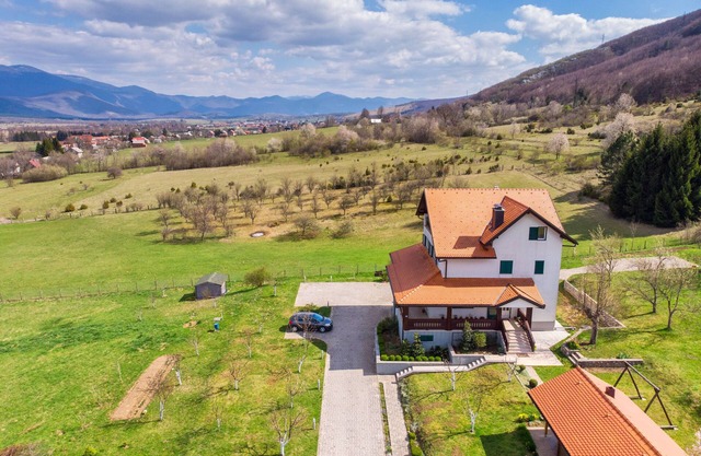 Apartments and Room Robert (80821-A1) - Korenica