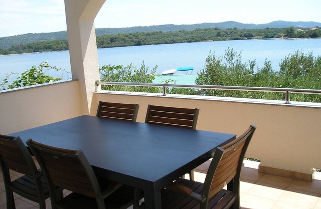 Apartments Ivo (107291-A2) - Veli Rat (Dugi otok)