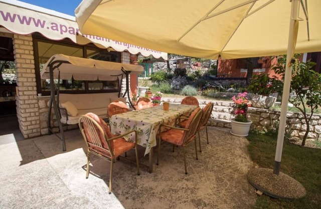 Apartments Nusret (67061-A1) - Ćunski