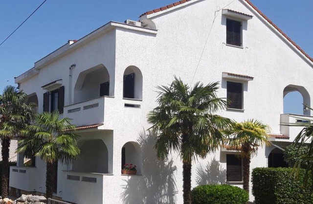 Apartments with parking space Sveti Anton, Krk - 5288