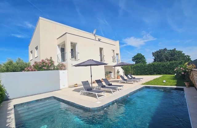 Apartments with Pool Casa Bianca