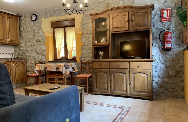 Apmto rural La Hilera d'Abaju for 2/3 people. Cue, Llanes.