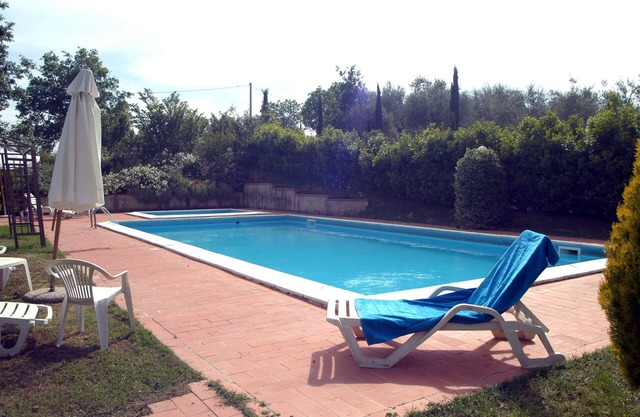 app. Il Melograno in the farmhouse hills of Pisa