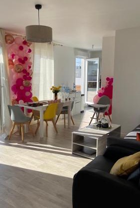 Apparentement proche Paris avec terrasse vue dégagée