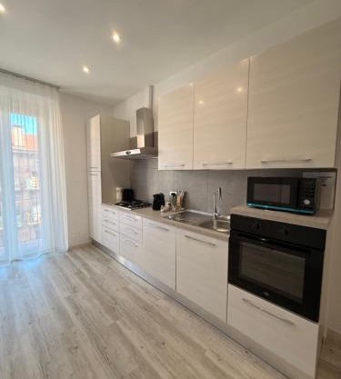 Appartamento Moderno, Comfort, Mare e Posizione Top
