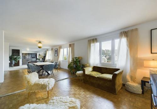 Appartement spacieux plein centre, 6 personnes, 3 chambres, 3 Salles de bain, superbe vue Château
