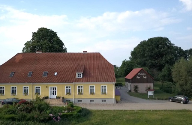 Appartment in manour house with park. Lake nearby. Enjoy Naturepark.