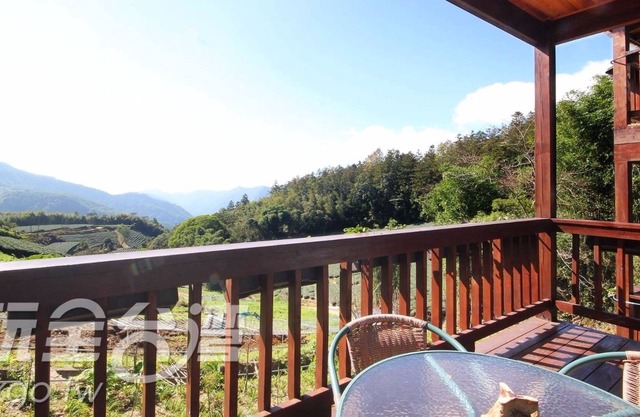 Applause In The Mountain