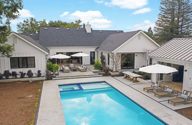 Apple Tree - Your luxury modern farmhouse awaits. 30+ Day Luxury Rental