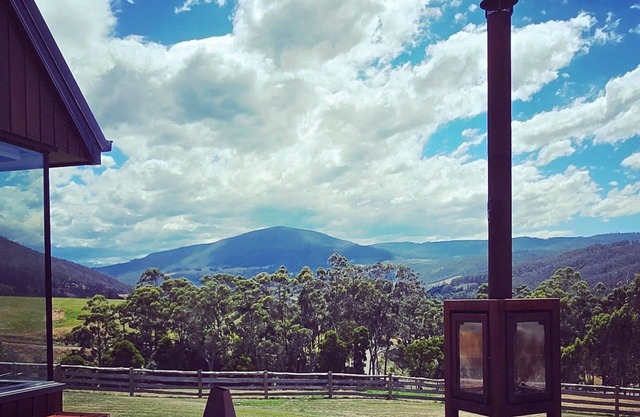 Appledore - Cabin in the Valley