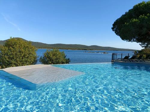 Appt neuf 2-4 pers avec loggia - Piscine chauffée - Bord de mer - Corse du Sud- Bonifacio