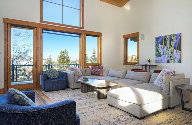 Apres Lodge North | Private Hot Tub | Gondola Views | Large TVs & Foosball Table