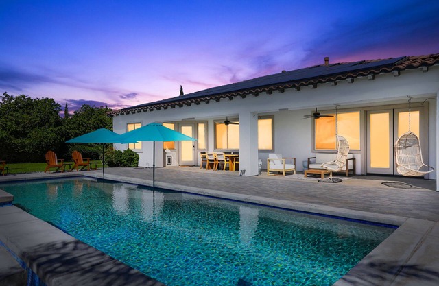 Apricot Oasis 5bd/4ba w/Private Pool & Spa Gated Community Close to Festivals