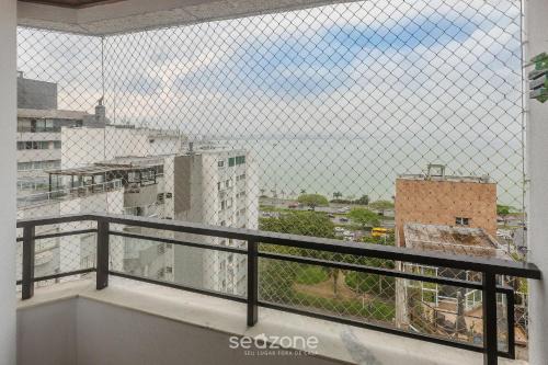 Aprt in front of PraçaGov. Celso Ramos RMI1101