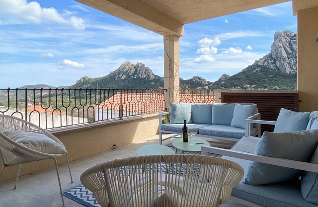 Apt. Azure, central, parking, top for 6