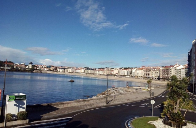 Apt Sanxenxo one minute from the beach, views with garage and elevator. 8 pax