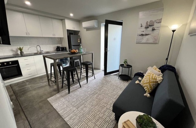 Apt with Aircon & Loft Bedroom, Great Location