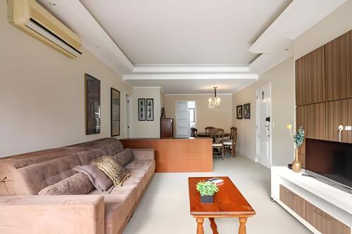 Apto Grande na Região Central de Florianópolis.