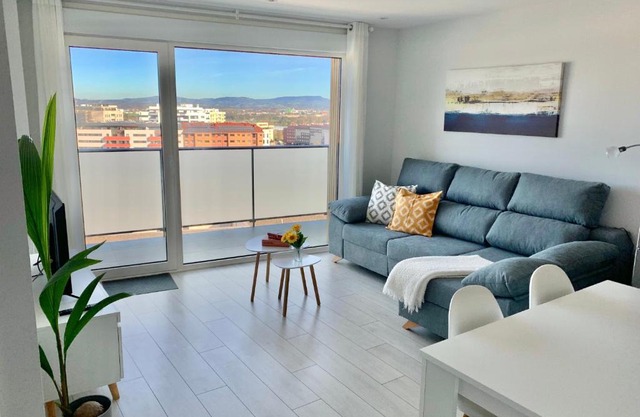 Apto HUCA. Parking/WIFI incluido