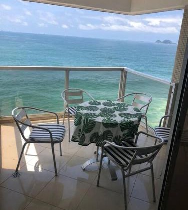 Apto Pitangueiras vista para o Mar