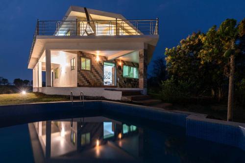 Aqua & Sage by StayVista - Riverside Villa with Pool & Terrace
