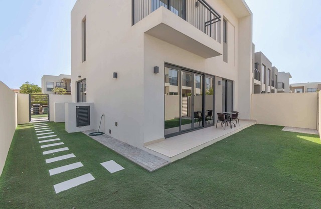 Arabian Ranches Villa sleeps 8 in a Great Location