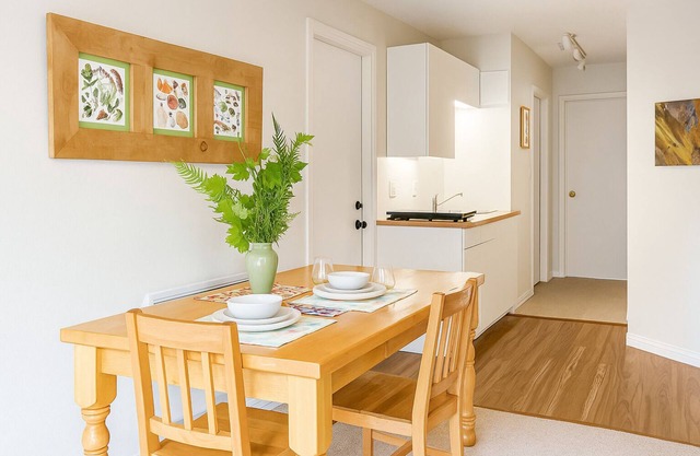 Arbutus and Fir Retreat. Priced for long stays. Pet-friendly!