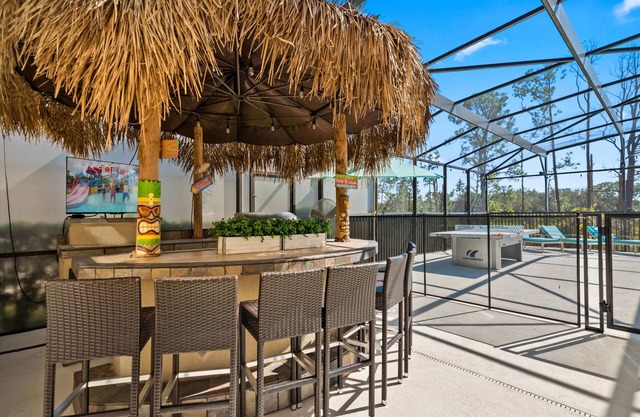 Arcade + Giant Pacman, Huge Bedroom w/Slide, Mustang Pool Table, Tiki Bar: Meadow View Mansion