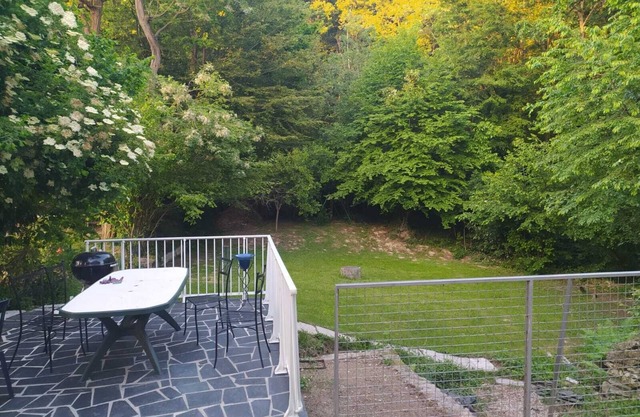 Architect-designed house with large garden in ORSAY