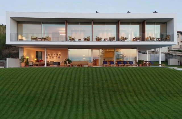 Architecture, views, tranquility, space and experiences in the Vigo estuary.