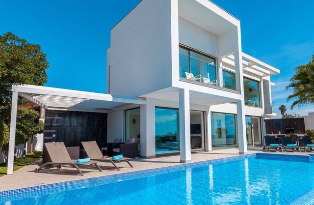 Armação de Pêra: villa with heatable pool & BBQ