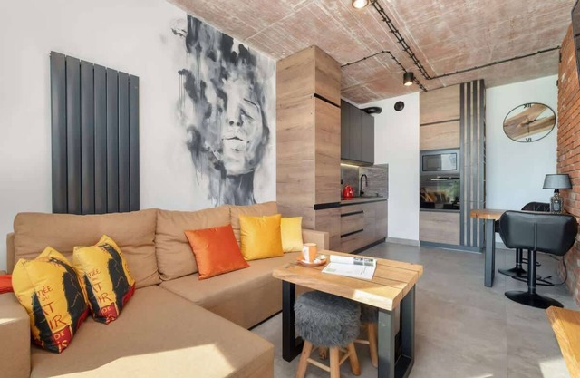 Armii Krajowej 76 | Apartment with Balcony | SmartTV | Balcony