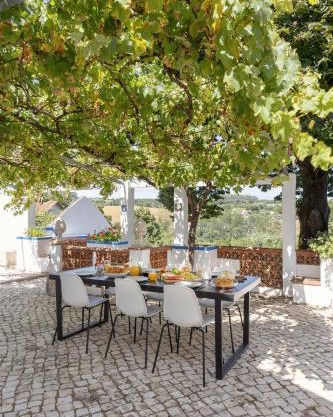 Arneiro Garden House - Country Retreat with BioPool